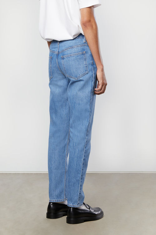 STRAIGHT LEG JEANS